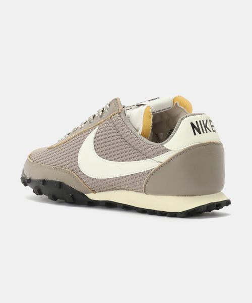 NIKE(ナイキ)の「NIKE WAFFLE RACER SE IM8673-001(スニーカー・メンズ・チャコールグレー・26.5cm/27.5cm/28cm/27cm/26cm)」の3枚目の写真
