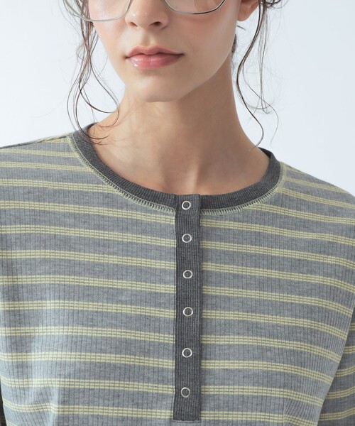 Ray BEAMS(レイビームス)の「RIB ボーダー ヘンリーネック Tシャツ(Tシャツ/カットソー・レディース・ダークブラウン/オフホワイト/ライトグレー・ONE SIZE)」の12枚目の写真