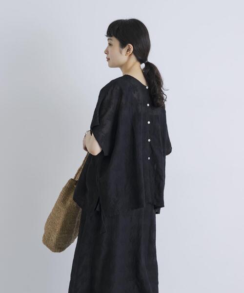 かぐれ(カグレ)の「コットンガーゼ刺繍2WAYブラウス(シャツ/ブラウス・レディース・アイボリー/ブラック・FREE)」の1枚目の写真