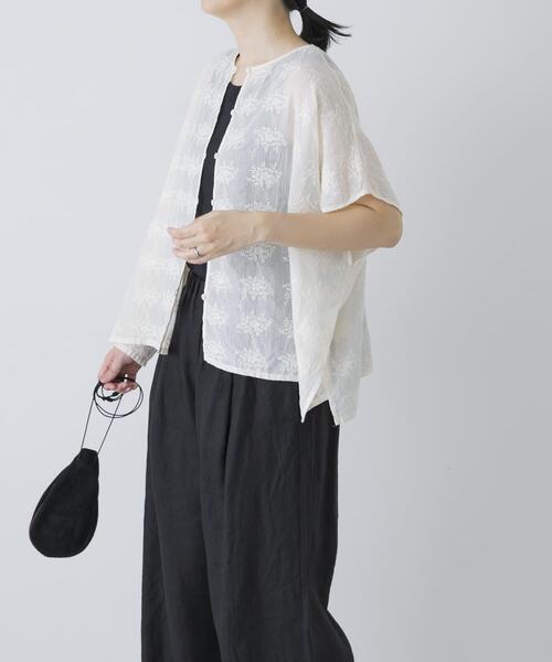 かぐれ(カグレ)の「コットンガーゼ刺繍2WAYブラウス(シャツ/ブラウス・レディース・アイボリー/ブラック・FREE)」の3枚目の写真