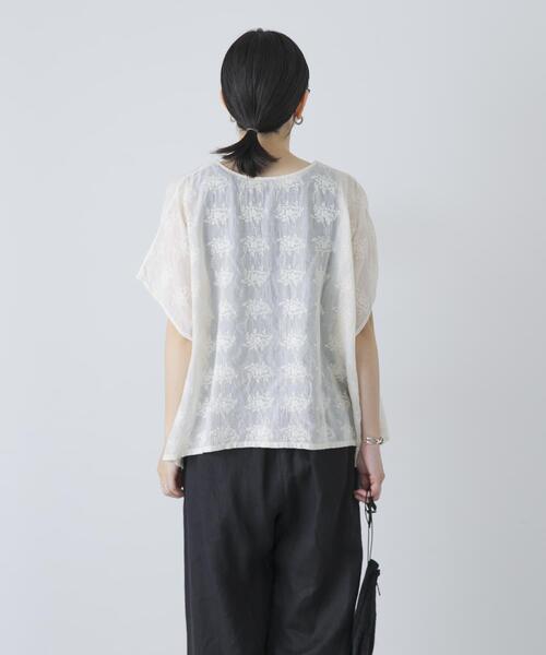 かぐれ(カグレ)の「コットンガーゼ刺繍2WAYブラウス(シャツ/ブラウス・レディース・アイボリー/ブラック・FREE)」の5枚目の写真