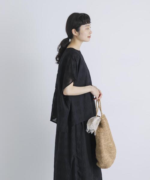かぐれ(カグレ)の「コットンガーゼ刺繍2WAYブラウス(シャツ/ブラウス・レディース・アイボリー/ブラック・FREE)」の13枚目の写真