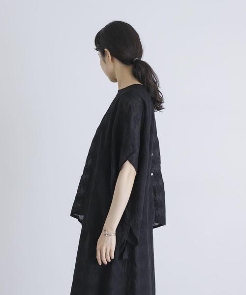 かぐれ(カグレ)の「コットンガーゼ刺繍2WAYブラウス(シャツ/ブラウス・レディース・アイボリー/ブラック・FREE)」の19枚目の写真