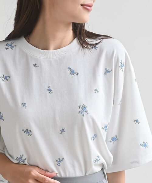 rps(アールピーエス)の「フラワー刺繍ショート丈T(Tシャツ/カットソー・レディース・オフホワイト/チャコールグレー/ホワイト系その他2・フリー)」の8枚目の写真