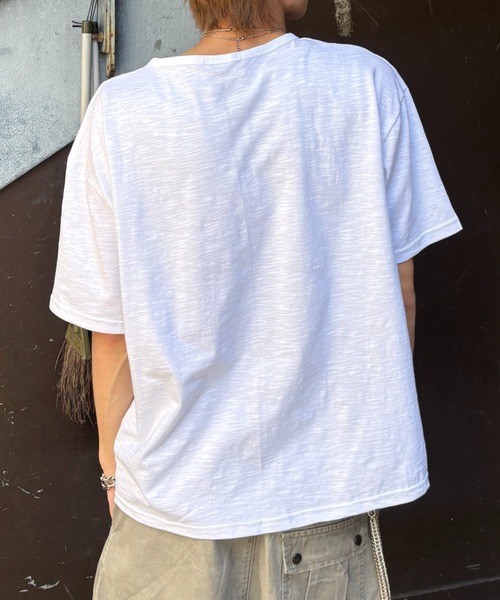 Never mind the XU / Chikashitsu+（ネバーマインド ザ エックスユー / チカシツプラス）の「basic henley neck tee (2color) / ベーシックヘンリーネック半袖Tシャツ＜着用動画あり＞（Tシャツ/カットソー・メンズ・ブラック/ホワイト・ONE SIZE）」の6枚目の写真