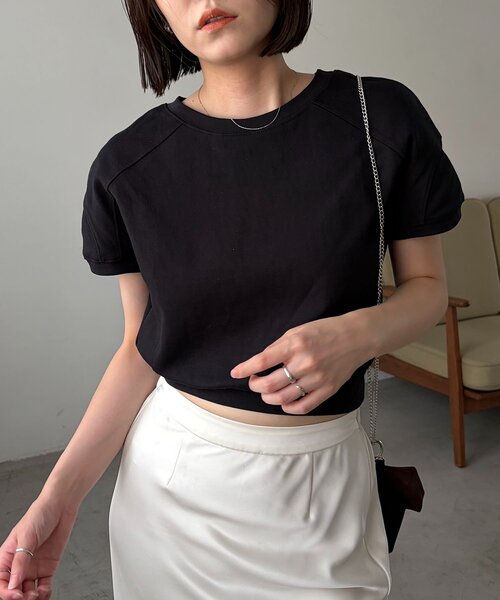 CAPRICIEUX LE'MAGE(カプリシューレマージュ)の「ラウンド切替クロップT(Tシャツ/カットソー・レディース・ブラック/イエロー/ライトグレー/ベージュ・FREE)」の2枚目の写真