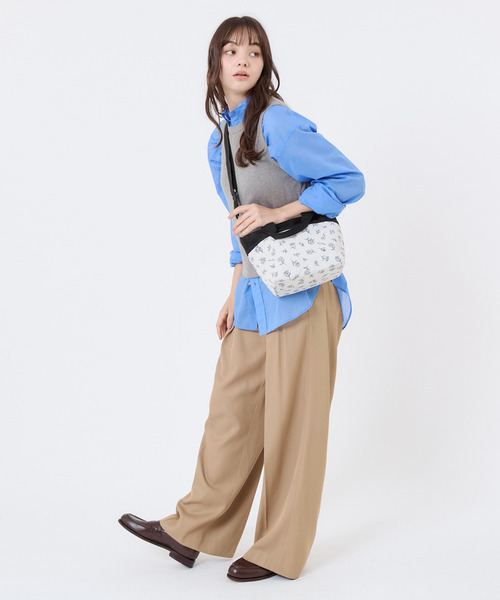 LeSportsac（レスポートサック）の「SMALL BUCKET TOTE インクスケッチドフローラルアイボリー（トートバッグ・レディース・ホワイト・FREE）」の3枚目の写真
