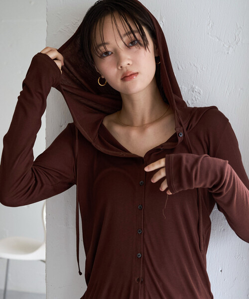FREAK'S STORE（フリークスストア）の「限定展開　シアー ボタン フーディー ロングスリーブ トップス（Tシャツ/カットソー・レディース・グレー/ブラウン/レッド/ナチュラル/ブラック・ﾌﾘ-）」の4枚目の写真