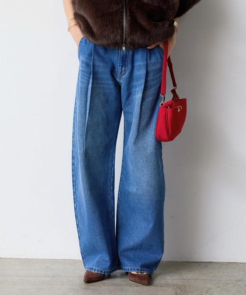 タック入りローライズカーブデニム