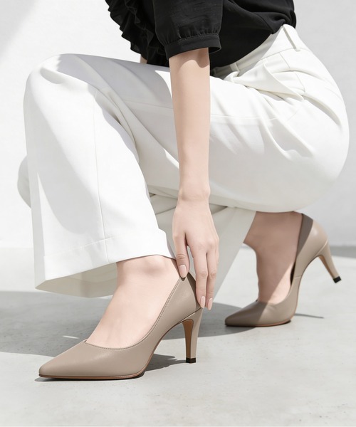 MAMIAN（マミアン）の「iCoN COLORS / ポインテッドトゥ パンプス (7.0cmヒール)（パンプス・レディース・ブラック/グレイッシュベージュ・22.5cm/23.0cm/23.5cm/24.0cm/24.5cm/25.0cm）」の2枚目の写真
