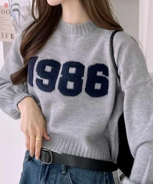 Ada.(エイダ)の「ナンバーロゴ刺繍 ドロップショルダー クルーネック ニット(ニット/セーター・レディース・ネイビー/ブラウン/グレー・FREE)」の5枚目の写真
