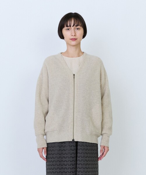 LOISIR(ロワズィール)の「ラムウール片畦ジップショートカーディガン(カーディガン/ボレロ・レディース・キャメル/ブルー/オフホワイト・FREE)」の17枚目の写真