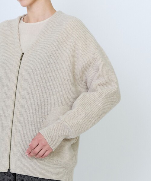 LOISIR(ロワズィール)の「ラムウール片畦ジップショートカーディガン(カーディガン/ボレロ・レディース・キャメル/ブルー/オフホワイト・FREE)」の22枚目の写真
