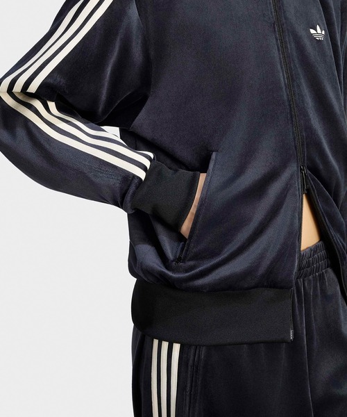 adidas（アディダス）の「adidas/アディダス adidas ORI FB VELOUR TT アディダスオリジナルス ファイヤーバード ベロア トラックトップ トラックジャケット ジャージ 袖ライン ダブルジップ ファスナーポケット メンズ レディース 2026年 秋 秋服 冬 冬服（ジャージ・メンズ・ブラック/アイボリー・S/M/L/XL）」の6枚目の写真