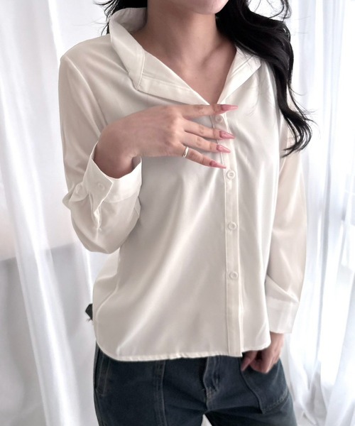 merrylatte(メリーラテ)の「Vネック 長袖シャツブラウス(シャツ/ブラウス・レディース・ホワイト・M/S)」の3枚目の写真