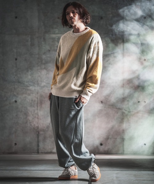 GLIMCLAP（グリムクラップ）の「mn3308-Faux Mohair Color-Block Knit Sweater ニット(212-045-gla-cg)（ニット/セーター・メンズ・チャコール/ライトグレー/ブラック/キナリ・L/M/S）」の8枚目の写真