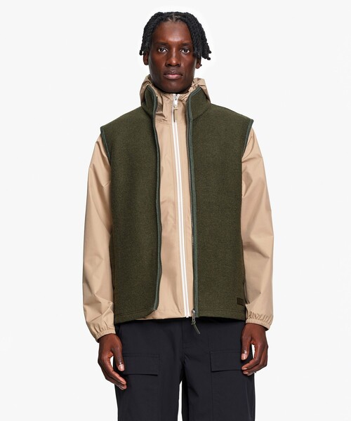 AIGLE(エーグル)の「ワンポイント刺繍ロゴ ウールブレンド ベスト T-KIT(その他アウター・メンズ・ダークグリーン/ネイビー・L/M)」の8枚目の写真