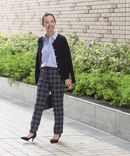 NATURAL BEAUTY BASIC（ナチュラルビューティーベーシック）の「チェックセンタープレスパンツ（その他パンツ・レディース・オフホワイト/ダークネイビー・SMALL/MEDIUM/LARGE/X-SMALL）」の4枚目の写真