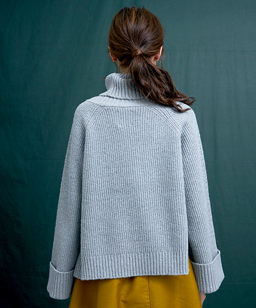 UNITED TOKYO(ユナイテッドトウキョウ)の「ワイドスリーブニットプルオーバー(ニット/セーター・レディース・ブラウン/グレー/アイボリー・FREE)」の7枚目の写真