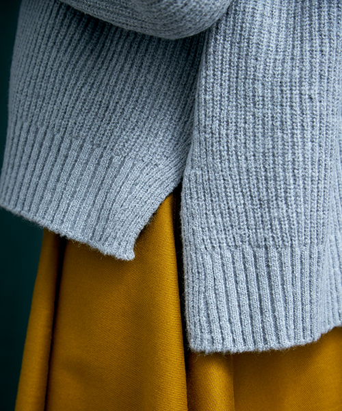 UNITED TOKYO(ユナイテッドトウキョウ)の「ワイドスリーブニットプルオーバー(ニット/セーター・レディース・ブラウン/グレー/アイボリー・FREE)」の8枚目の写真