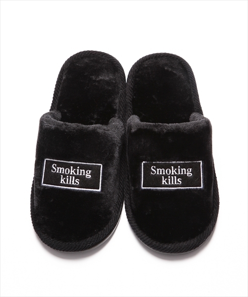 FR2（エフアールツー）の「”Smoking kills”刺繍モコモコスリッパ