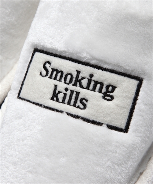 FR2（エフアールツー）の「”Smoking kills”刺繍モコモコスリッパ