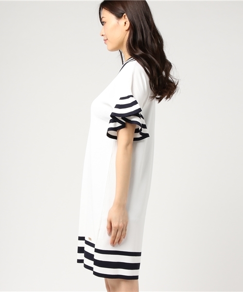 BLUE LABEL CRESTBRIDGE(ブルーレーベルクレストブリッジ)の「フレアスリーブ ニットワンピース(ワンピース・レディース・ネイビー/オフホワイト・38)」の4枚目の写真
