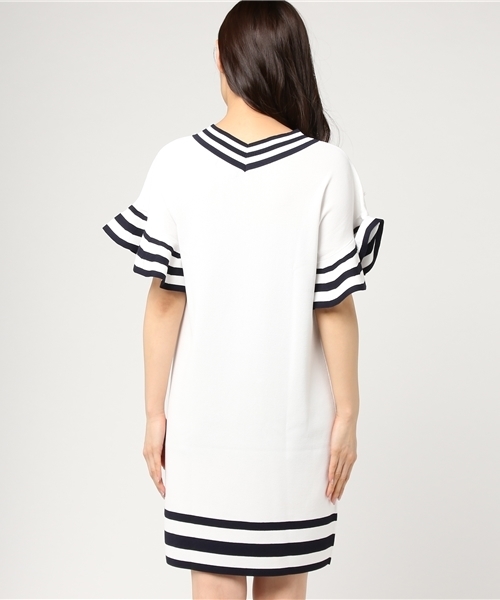 BLUE LABEL CRESTBRIDGE(ブルーレーベルクレストブリッジ)の「フレアスリーブ ニットワンピース(ワンピース・レディース・ネイビー/オフホワイト・38)」の5枚目の写真