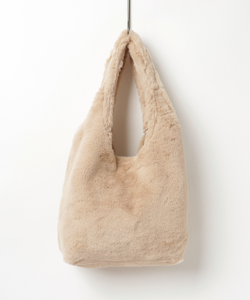 MERLOT（メルロー）の「ファーラウンドトートバッグ120-1437（トートバッグ・レディース・アイボリー/ブラック/ベージュ/グレー・FREE）」の4枚目の写真