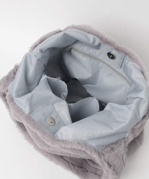 MERLOT（メルロー）の「ファーラウンドトートバッグ120-1437（トートバッグ・レディース・アイボリー/ブラック/ベージュ/グレー・FREE）」の7枚目の写真