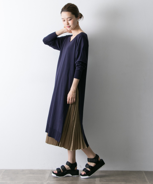 URBAN RESEARCH(アーバンリサーチ)の「サイドスリットニットチュニック(ニット/セーター・レディース・ネイビー/グレー/ライトベージュ・FREE)」の3枚目の写真