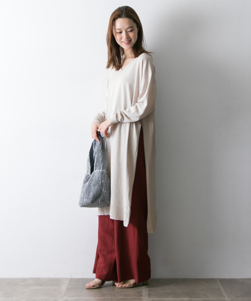 URBAN RESEARCH(アーバンリサーチ)の「サイドスリットニットチュニック(ニット/セーター・レディース・ネイビー/グレー/ライトベージュ・FREE)」の2枚目の写真