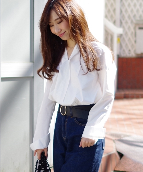 NARACAMICIE（ナラカミーチェ）の「フロントギャザーヘム長袖ブラウス（シャツ/ブラウス・レディース・ホワイト/カーキ/ブルー・MEDIUM）」の2枚目の写真