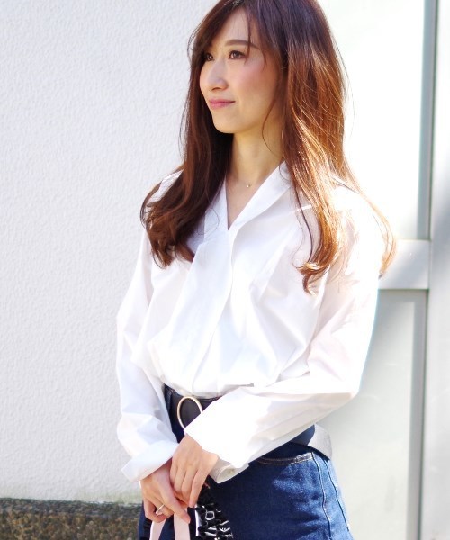 NARACAMICIE（ナラカミーチェ）の「フロントギャザーヘム長袖ブラウス（シャツ/ブラウス・レディース・ホワイト/カーキ/ブルー・MEDIUM）」の6枚目の写真