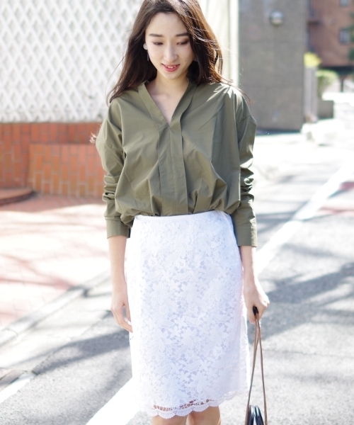 NARACAMICIE（ナラカミーチェ）の「フロントギャザーヘム長袖ブラウス（シャツ/ブラウス・レディース・ホワイト/カーキ/ブルー・MEDIUM）」の9枚目の写真