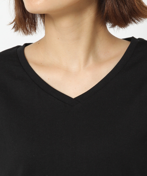 laboratory work(ラボラトリーワーク)の「シンプルVネック コットンTシャツ(Tシャツ/カットソー・レディース・オフホワイト/ブラック/グリーン・MEDIUM)」の11枚目の写真