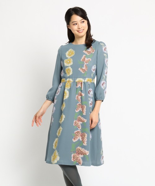 Sunauna(スーナウーナ)の「【洗える】ラインフラワープリントワンピース(ワンピース・レディース・ネイビー/グレー・38)」の2枚目の写真