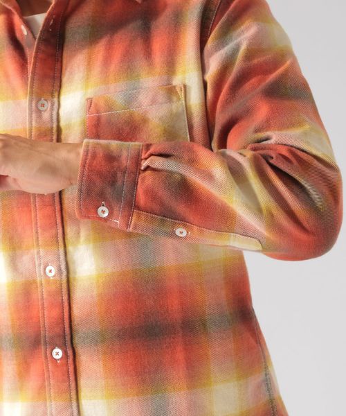 BAYFLOW（ベイフロー）の「オンブレチェックシャツ（シャツ/ブラウス・メンズ・オレンジ/グリーン/ブルー・SMALL/LARGE/X-LARGE/MEDIUM）」の4枚目の写真