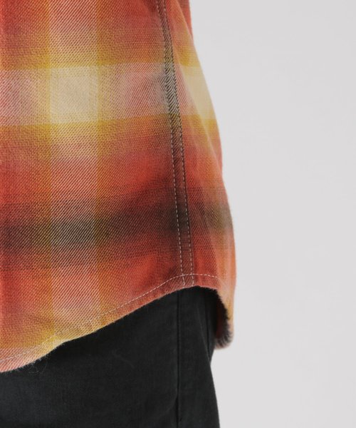 BAYFLOW（ベイフロー）の「オンブレチェックシャツ（シャツ/ブラウス・メンズ・オレンジ/グリーン/ブルー・SMALL/LARGE/X-LARGE/MEDIUM）」の6枚目の写真