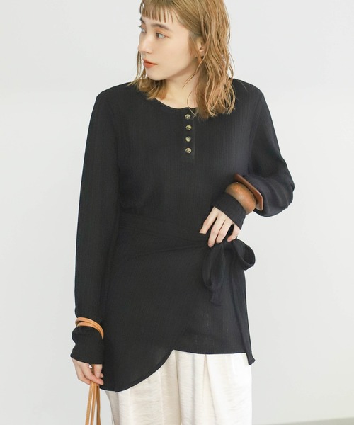 select MOCA（セレクトモカ）の「ヘンリーネックエプロンニットソープルオーバー（ニット/セーター・レディース・ブラック/ベージュ/ブラウン・FREE）」の2枚目の写真