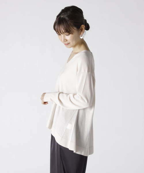 1er Arrondissement（プルミエアロンディスモン）の「Empaire Vネックニットプルオーバー（ニット/セーター・レディース・ネイビー/カーキ/キャメル/ピンク系その他・FREE）」の9枚目の写真