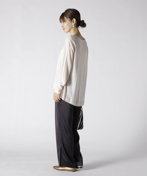 1er Arrondissement（プルミエアロンディスモン）の「Empaire Vネックニットプルオーバー（ニット/セーター・レディース・ネイビー/カーキ/キャメル/ピンク系その他・FREE）」の6枚目の写真