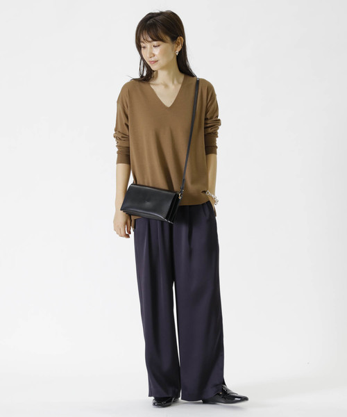 1er Arrondissement（プルミエアロンディスモン）の「Empaire Vネックニットプルオーバー（ニット/セーター・レディース・ネイビー/カーキ/キャメル/ピンク系その他・FREE）」の5枚目の写真