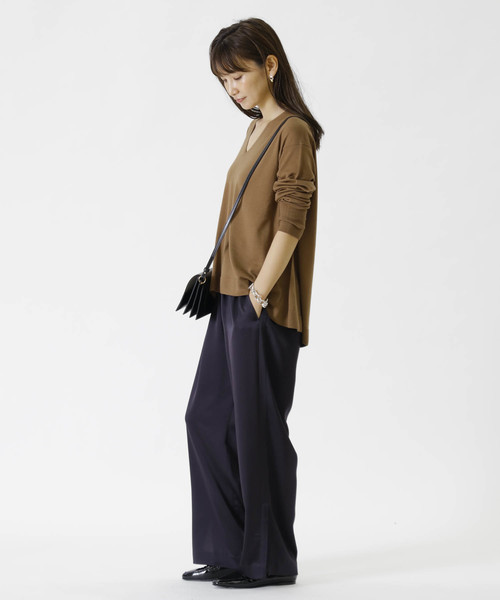1er Arrondissement（プルミエアロンディスモン）の「Empaire Vネックニットプルオーバー（ニット/セーター・レディース・ネイビー/カーキ/キャメル/ピンク系その他・FREE）」の16枚目の写真