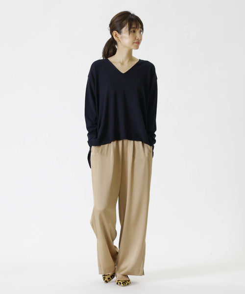 1er Arrondissement（プルミエアロンディスモン）の「Empaire Vネックニットプルオーバー（ニット/セーター・レディース・ネイビー/カーキ/キャメル/ピンク系その他・FREE）」の13枚目の写真