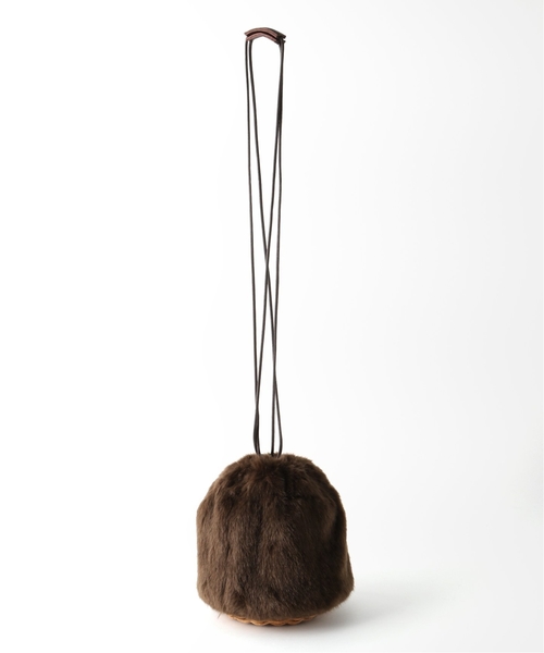 The Bagmati（ザバグマティ）の「【Bagmati / バグマティ】drawstring fur bag（ショルダーバッグ・レディース・ブラウン/キャメル/ブルー系その他・FREE）」の4枚目の写真