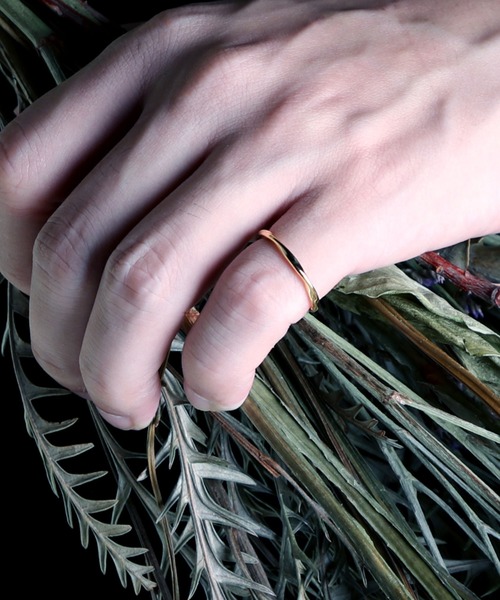 YArKA（ヤーカ）の「【YArKA/ヤーカ】silver925 twist ring[llk]/ひねりリング シルバー925（リング・メンズ・シルバー/ゴールド・#13/#9/#11/#17/#15/#19/#21/#16/#14/#4/#1/#3/#2/#12/#20/#22/#5/#6/#23/#7/#8/#10/#18）」の2枚目の写真