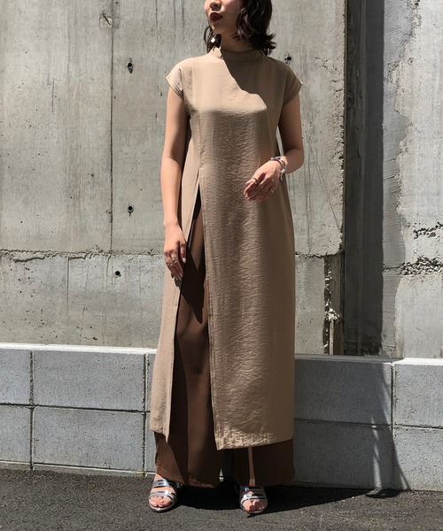 値下げ中！【YUKKO×&g’aime】ファスナースリットバックロングNSシャツ A'GEM/9 × .kom『.kom/ドットケーオーエム』バック刺繍デザイン