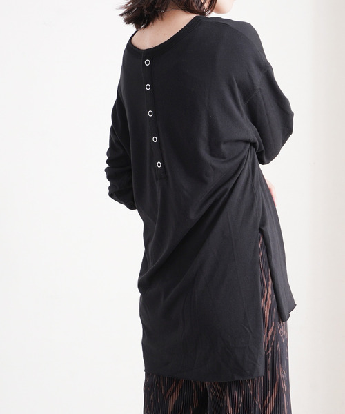 Fizz（フィズ）の「【Fizz/フィズ】　バックヘンリーネック　カットオフヘムカットソー（Tシャツ/カットソー・レディース・パープル/ベージュ/オフホワイト/ブラック・M）」の3枚目の写真