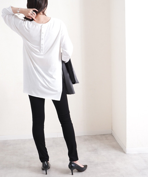 Fizz（フィズ）の「【Fizz/フィズ】　バックヘンリーネック　カットオフヘムカットソー（Tシャツ/カットソー・レディース・パープル/ベージュ/オフホワイト/ブラック・M）」の8枚目の写真